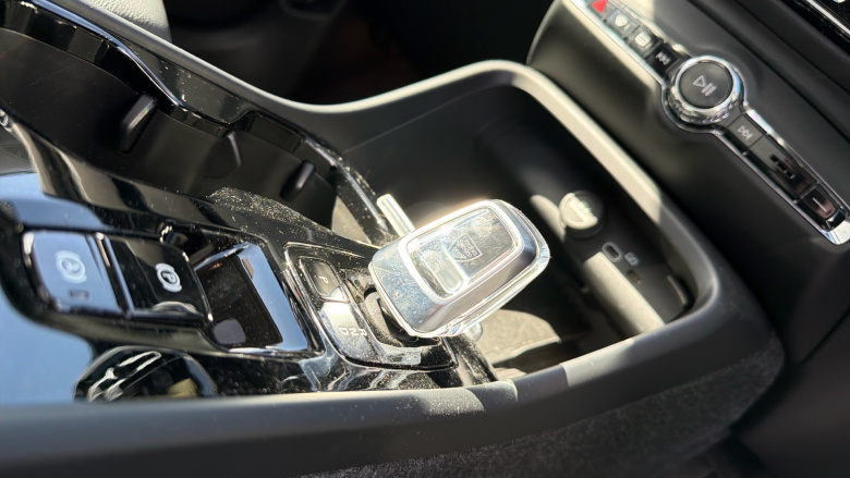 Volvo XC40 2.0 B4P Ultra Dark 5dr Auto Petrol Estate